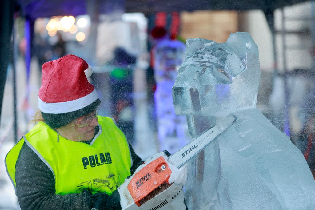 Wall Street’s biggest earnings bull now sees profits falling this year thumbnail