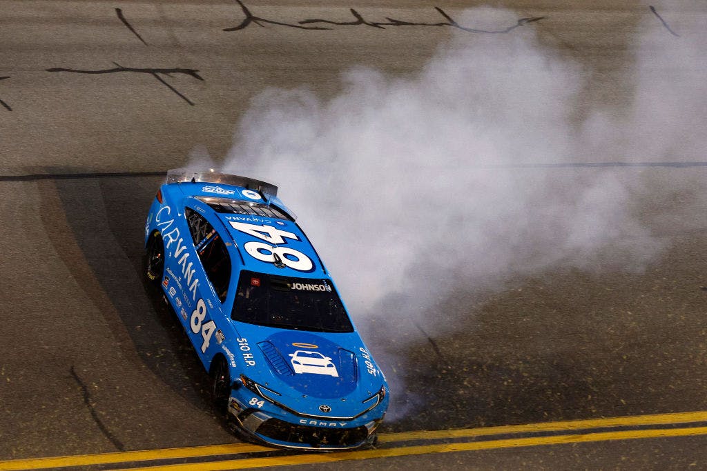 Hindenburg unleashes short report on Carvana thumbnail