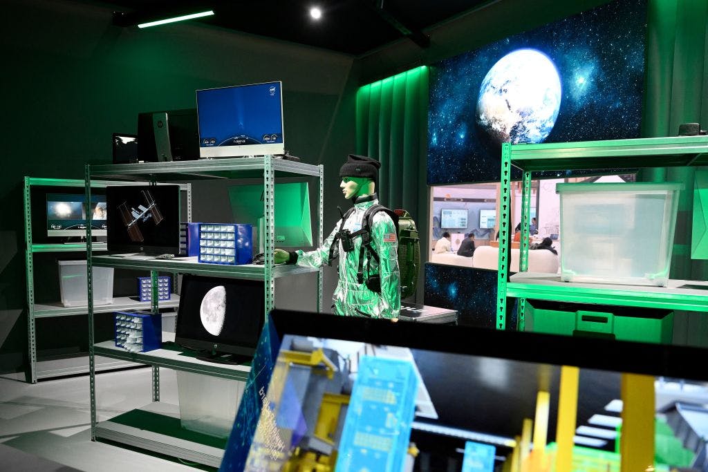 HPE plunges after announcing cost-cutting plan and underwhelming outlook thumbnail