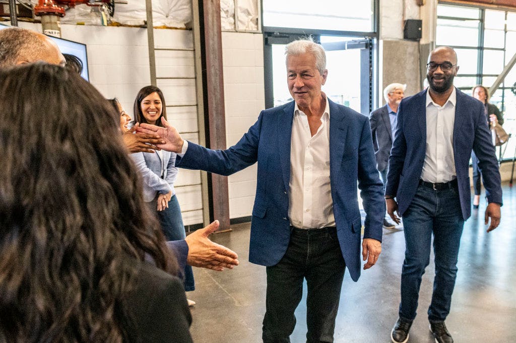 JPMorgan’s big earnings beat drives biggest bank stock gains of 2024 thumbnail