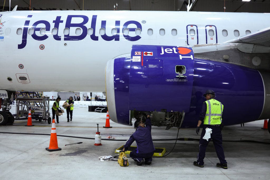 JetBlue yanks its full-year outlook and hasn’t made a first-quarter profit since 2019 thumbnail