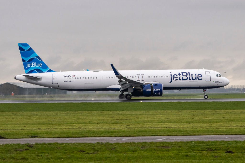 Escalating costs send JetBlue shares deep in the red thumbnail
