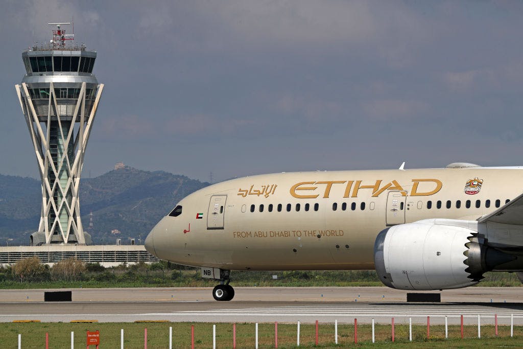 Boeing scores a $14.5 billion order from UAE airline Etihad, adding to its massive backlog thumbnail
