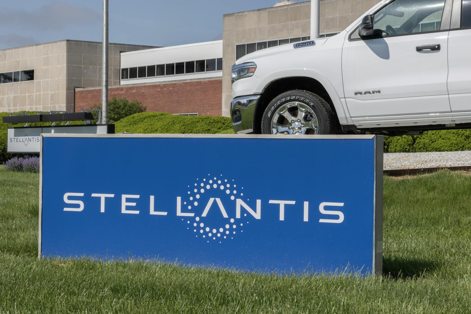 Stellantis rises after reporting 13% rise in Q3 shipments, driven by a rise in North America thumbnail