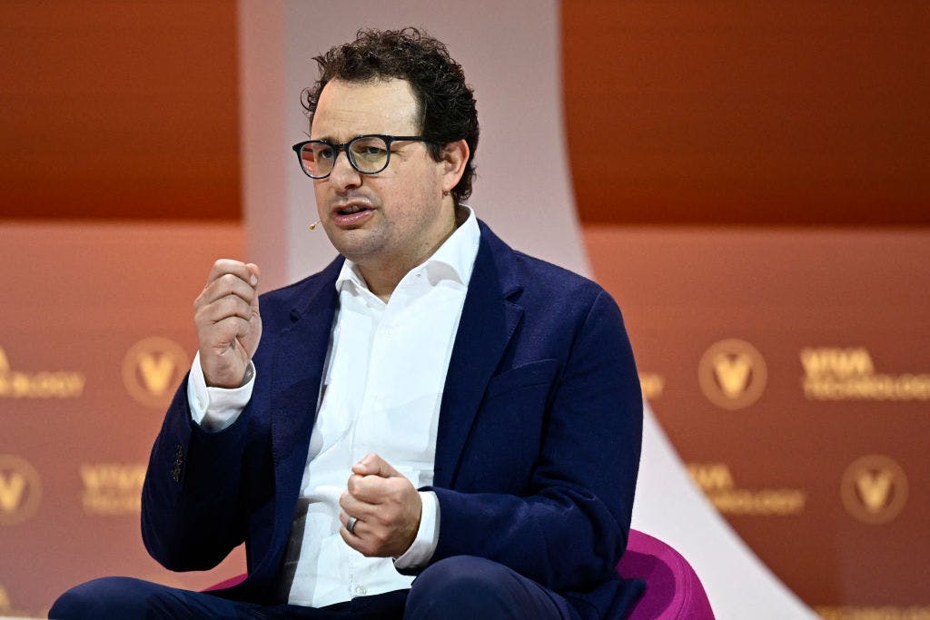 Report: Microsoft adds Anthropic alongside OpenAI in Office 365, citing better performance thumbnail