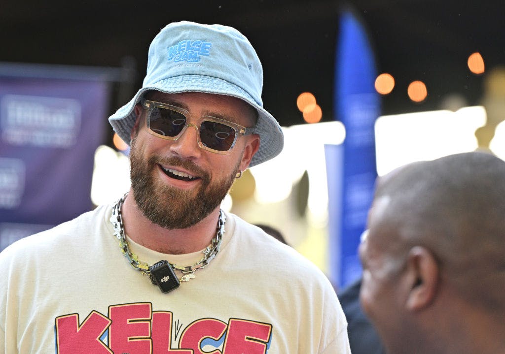 American Eagle soars after announcing collaboration with Travis Kelce (Taylor Swift’s fiancé) thumbnail