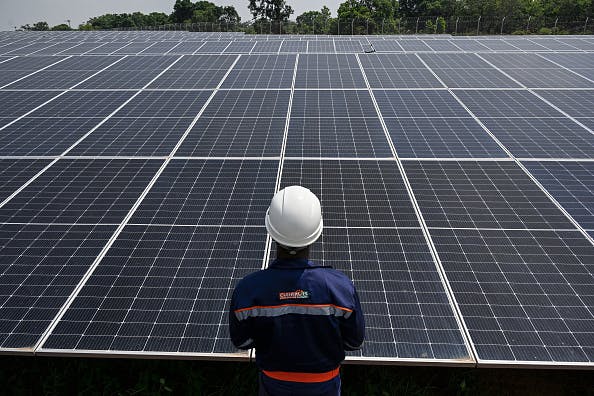First Solar plunges after CEO sounds the alarm on tariffs thumbnail