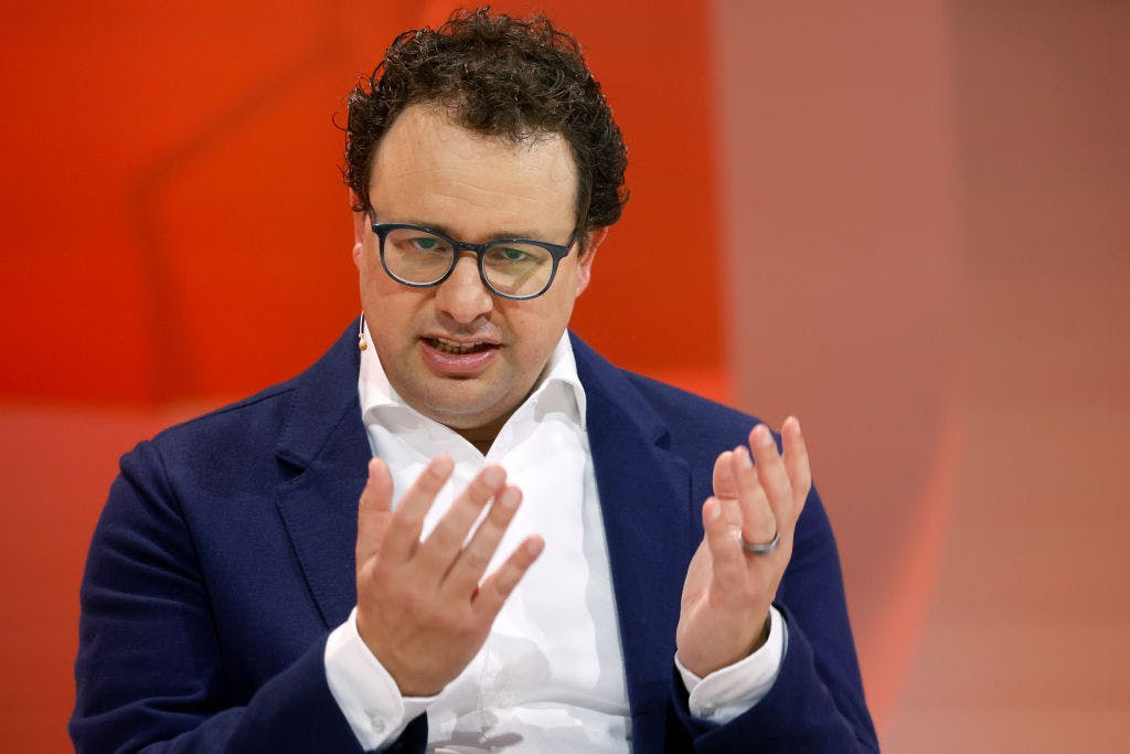 Google invests another billion in Anthropic thumbnail