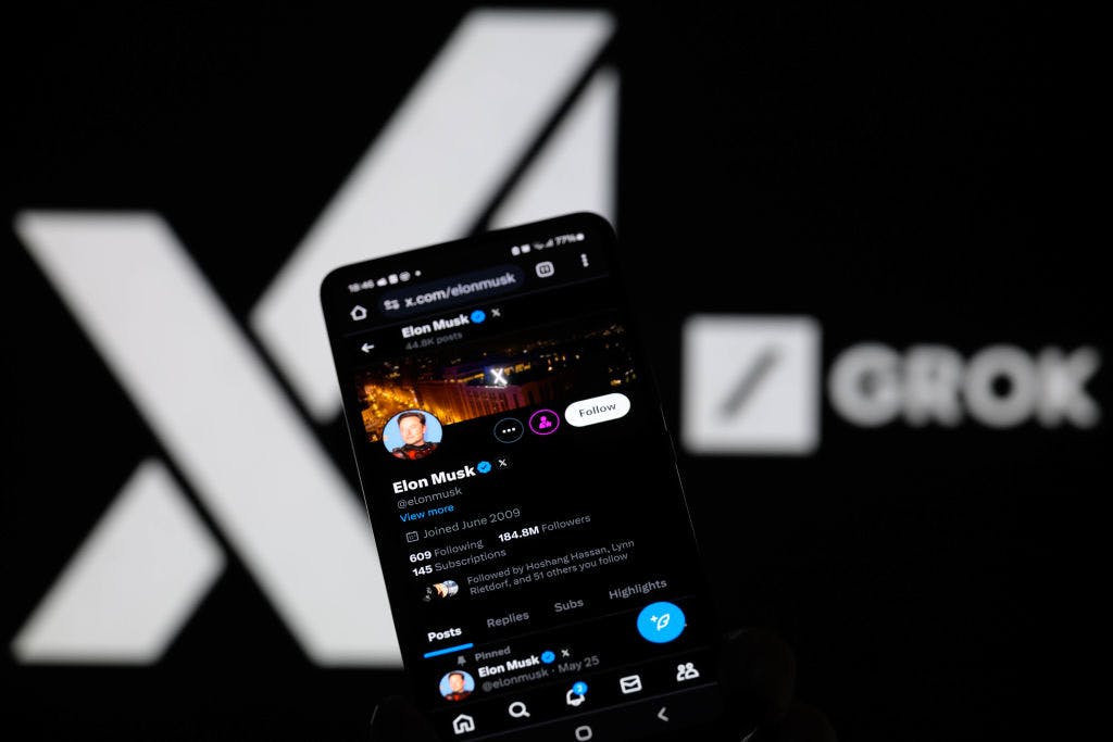 Federal workers will now get Grok’s AI chatbot, too thumbnail