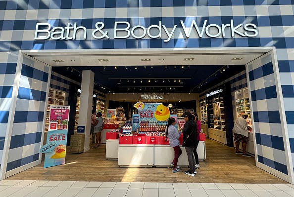 Bath & Body Works shares shine after a boost from JPMorgan thumbnail