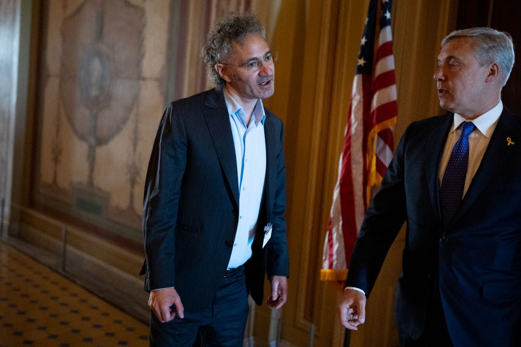 Palantir closes at new record thumbnail