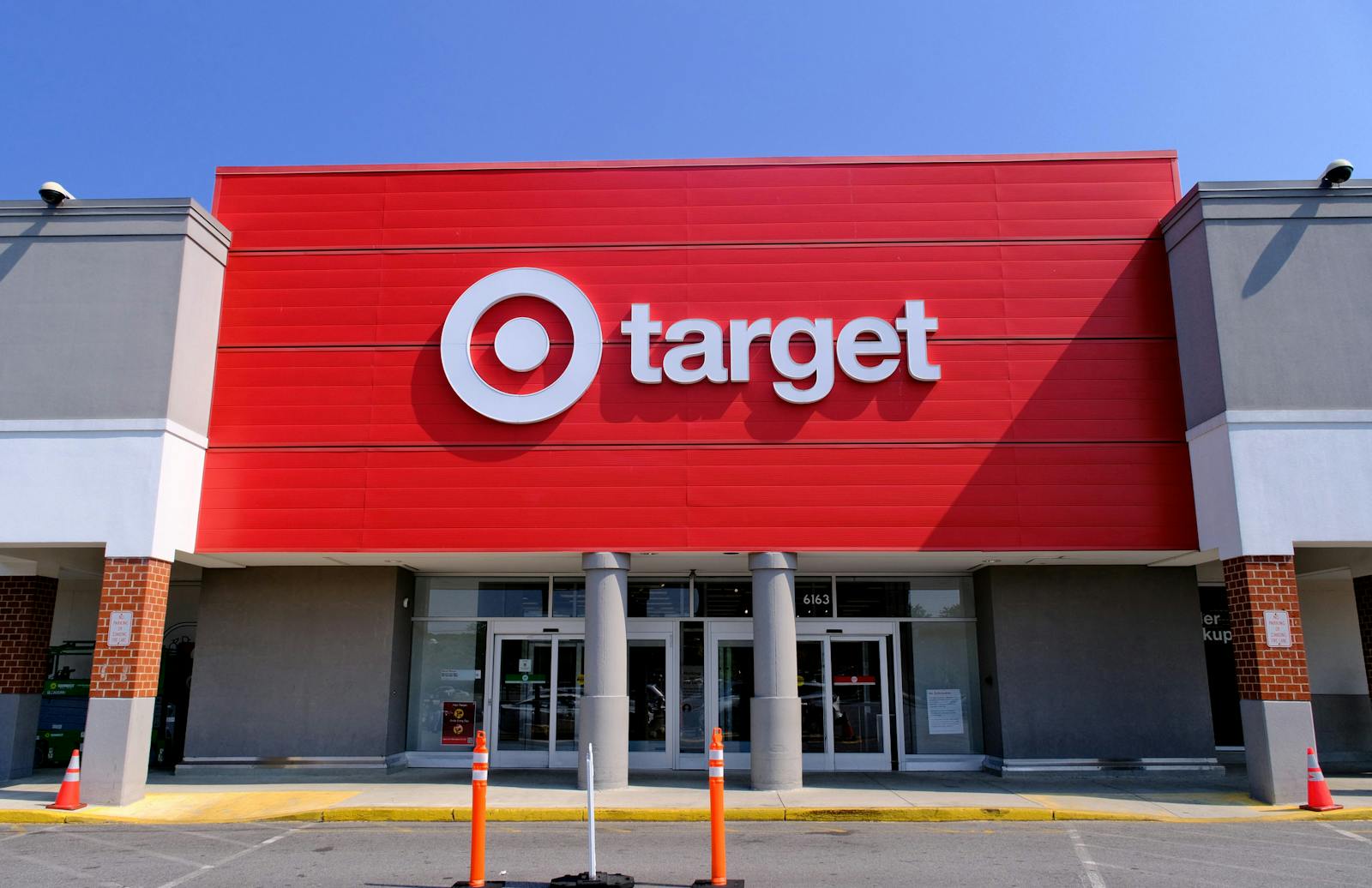 Target nabs Q2 beat, but stock sinks as management continues to warn of slumping sales