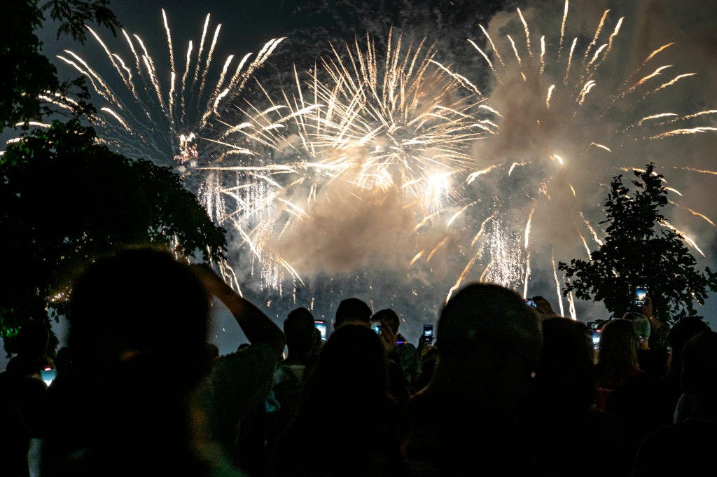 Nasdaq 100 hits new all-time high as tech rally continues thumbnail