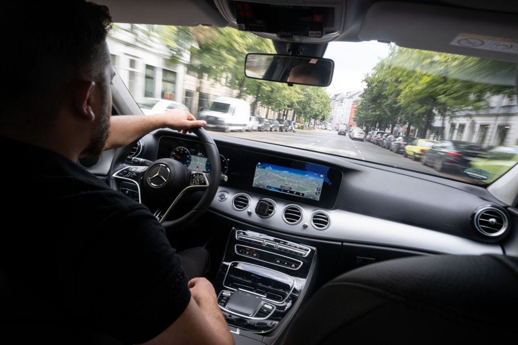 Uber launches “digital tasks” in the US, paying some drivers to train AI thumbnail