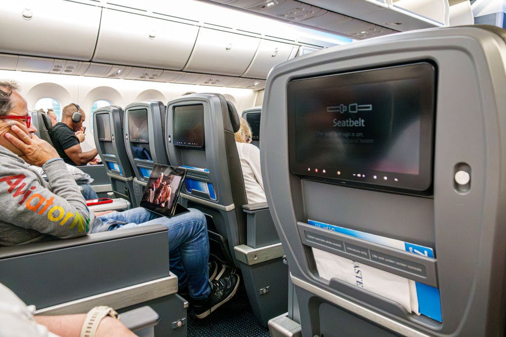 American Airlines, the last major free Wi-Fi holdout, is buckling under pressure thumbnail
