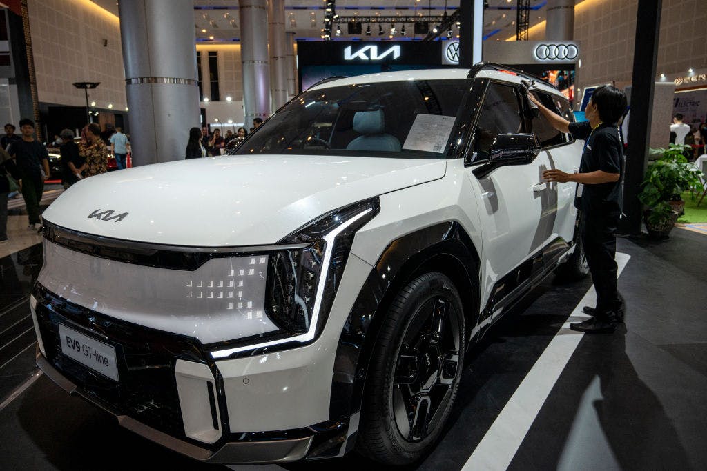 Hackers needed just the VIN to take over a Kia’s cameras and start it remotely thumbnail