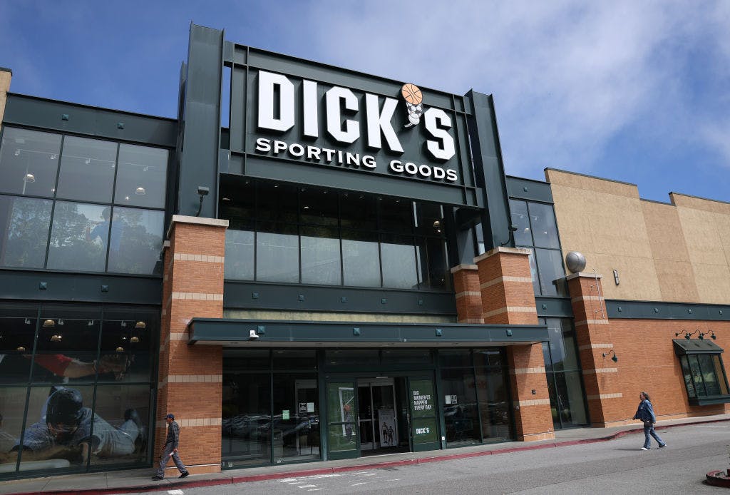  Dick’s Sporting Goods shines after topping Q1 estimates and reaffirming outlook thumbnail