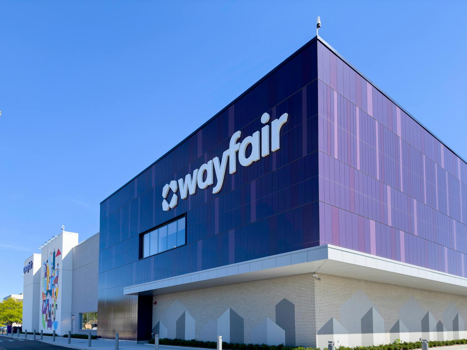 Wayfair soars after posting strongest revenue growth since 2021 thumbnail