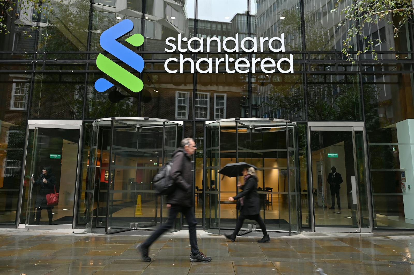 Standard Chartered to offer spot bitcoin and ethereum institutional trading, a first for a “too big to fail” bank  thumbnail