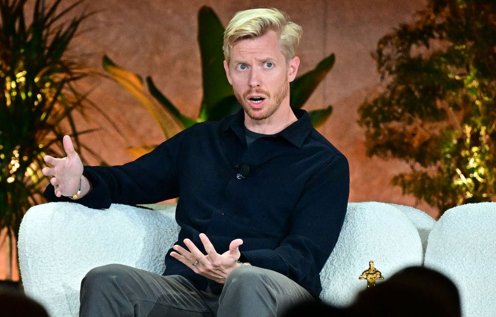 Reddit soars after suing Anthropic, alleging it trained AI on personal user data without permission thumbnail