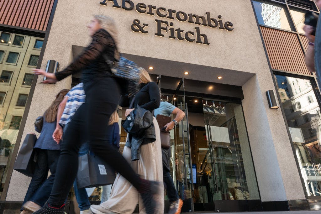 Abercrombie & Fitch posts Q2 beat and lifts full-year outlook — but braces for bigger tariff hit thumbnail