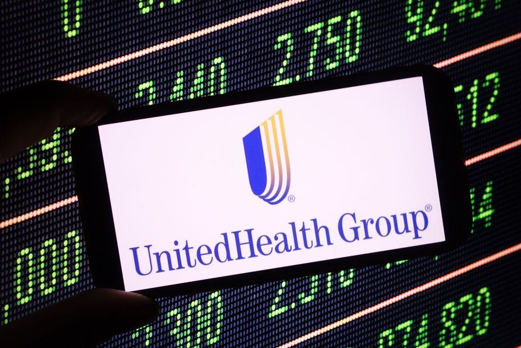 UnitedHealth top insurance exec shot and killed in Midtown Manhattan  thumbnail