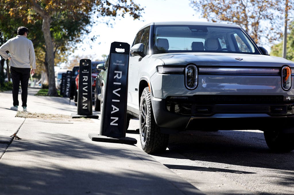 Rivian rips higher as Q4 sales beat expectations thumbnail
