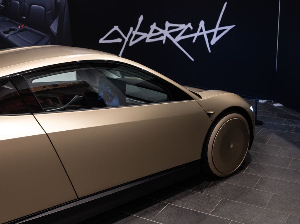 Uber and Lyft shares tap the brakes on a potential “long-term threat” from Tesla robotaxis thumbnail