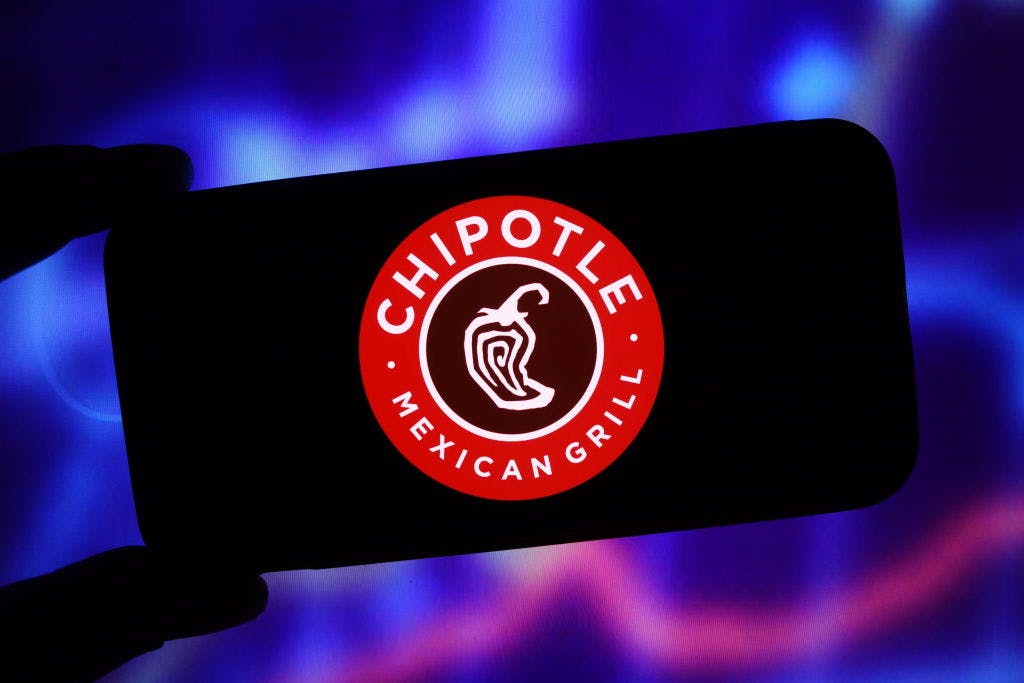 Chipotle slumps after gloomy 2025 guidance thumbnail