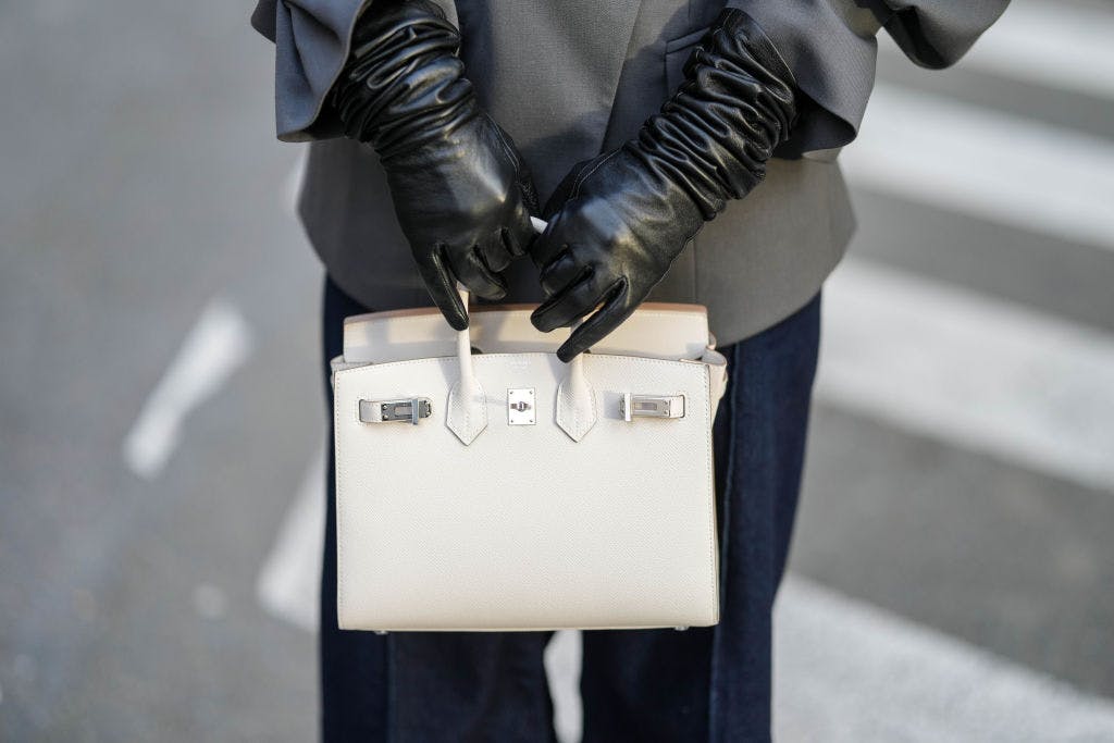 Walmart’s Kamugo, the knockoff Birkin bag, ignites “Walmès” dupe debate thumbnail