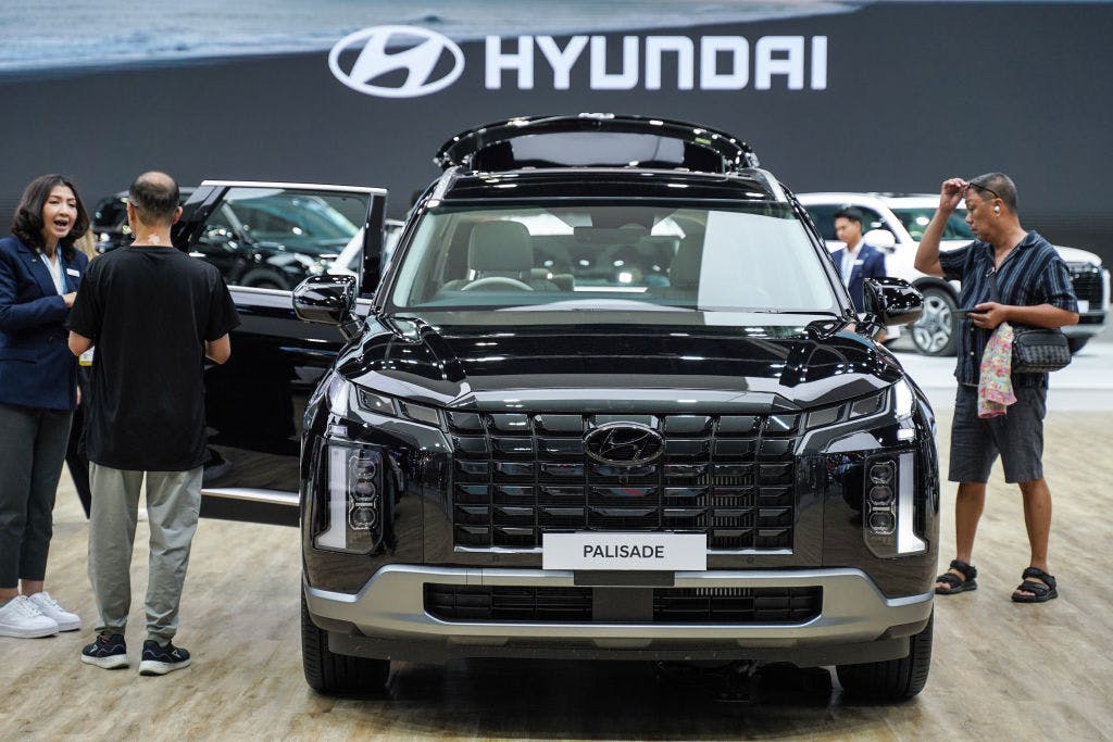 Amazon sells cars now thumbnail