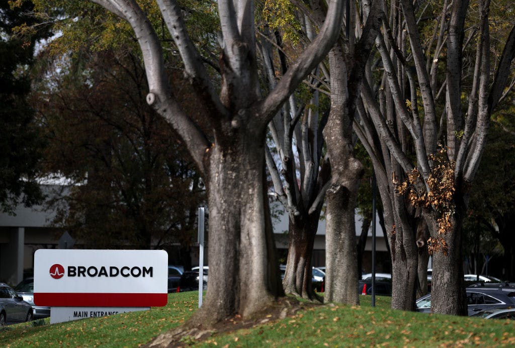 Broadcom hits all-time high after starting shipments of new AI hardware thumbnail