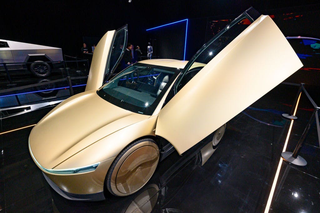 Poll: More than 70% of American voters say they wouldn’t use robotaxis or Tesla’s full self-driving tech thumbnail