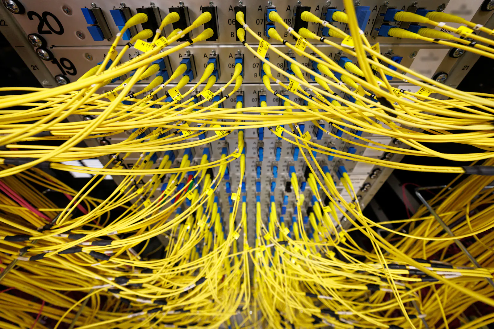 Corning sinks after posting underwhelming Q2 guidance, despite Q1 beat thumbnail