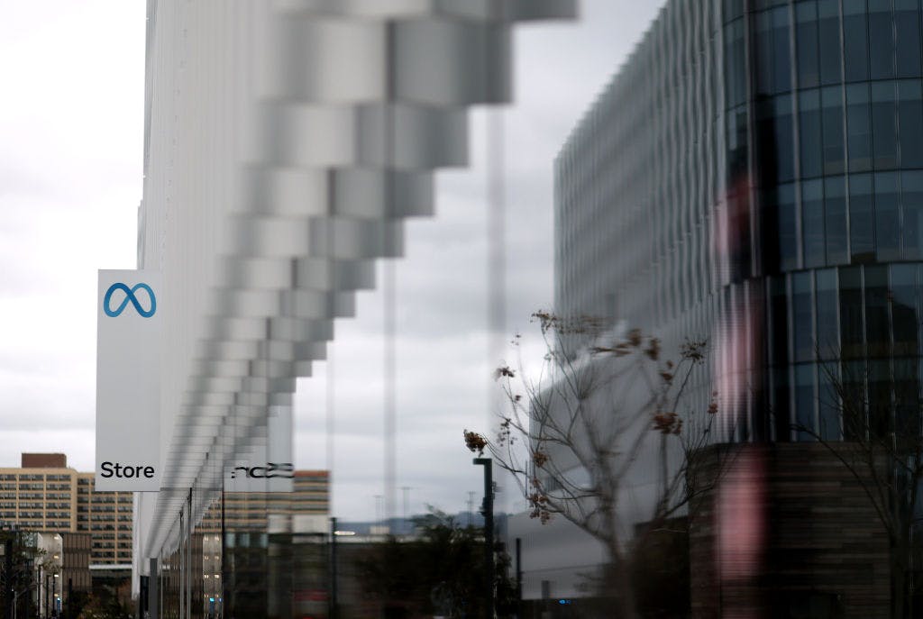 UBS hikes Meta price target from $683 to $812 thumbnail