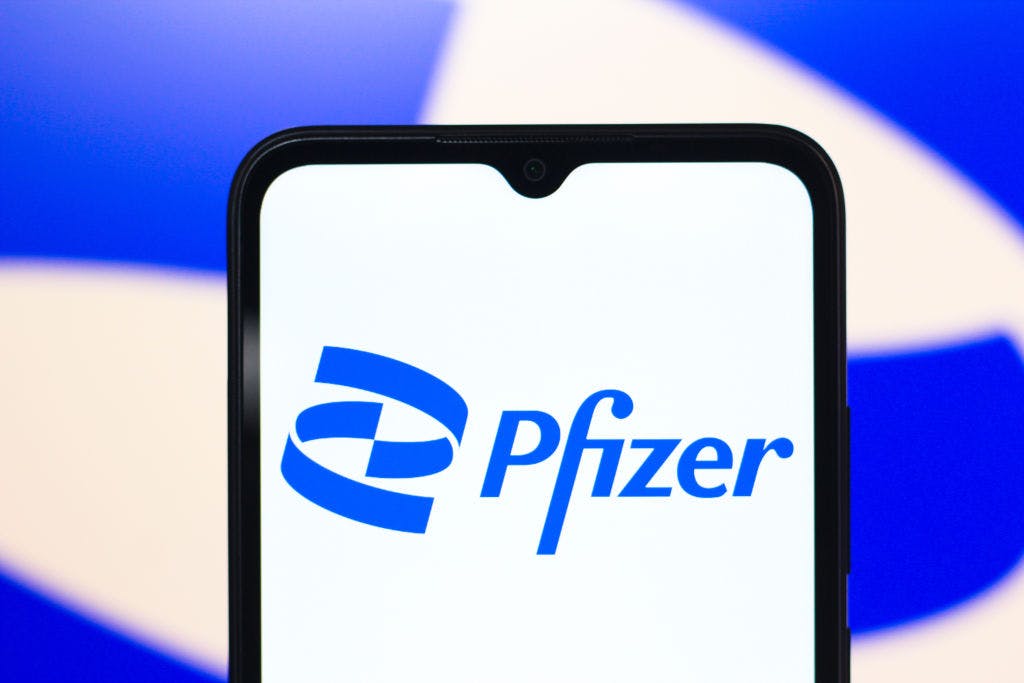 Pfizer reaches deal with Trump admin on drug pricing thumbnail