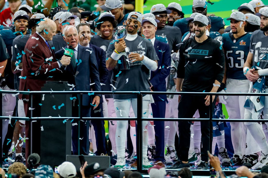 A record 128 million Americans tuned in to watch the Super Bowl thumbnail