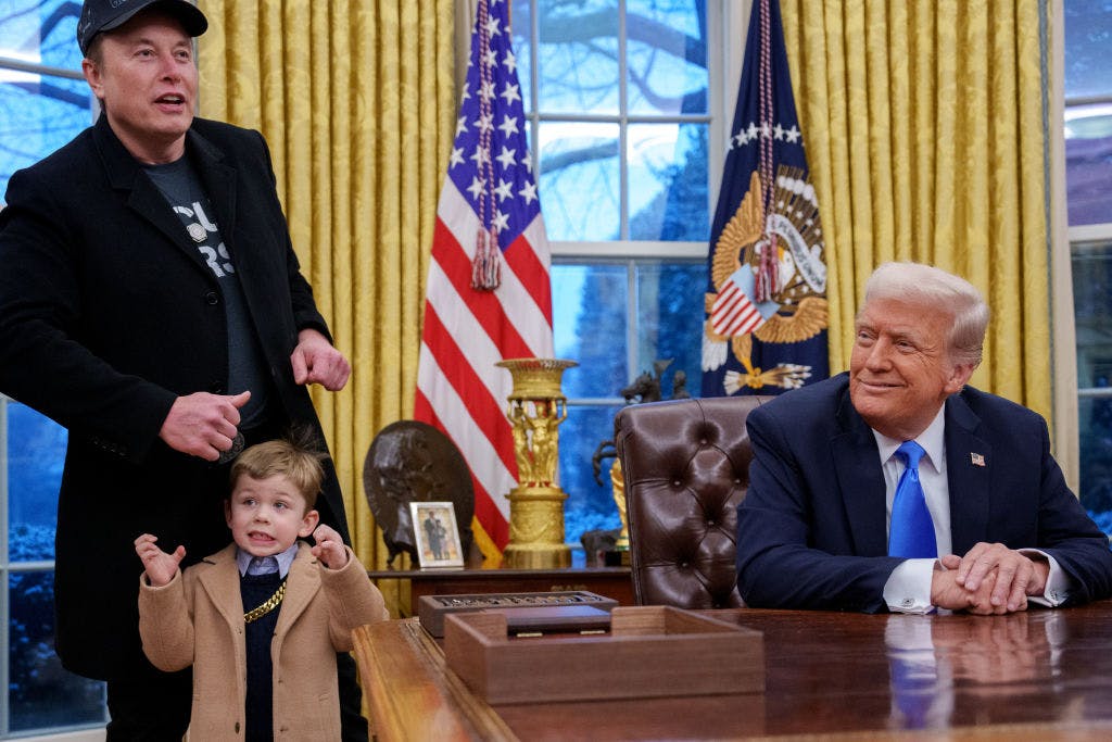 Elon Musk’s SpaceX stake is now worth more than his Tesla shares on paper thumbnail