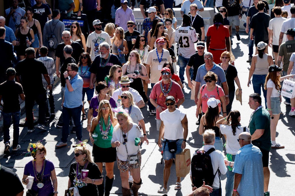 Retail traders made their biggest buys of US stocks in a decade during the S&P 500’s worst day since 2020 thumbnail