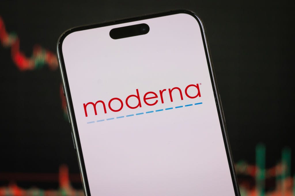 Moderna misses in Q4, stock does what it’s done for nearly 8 months straight: goes down thumbnail
