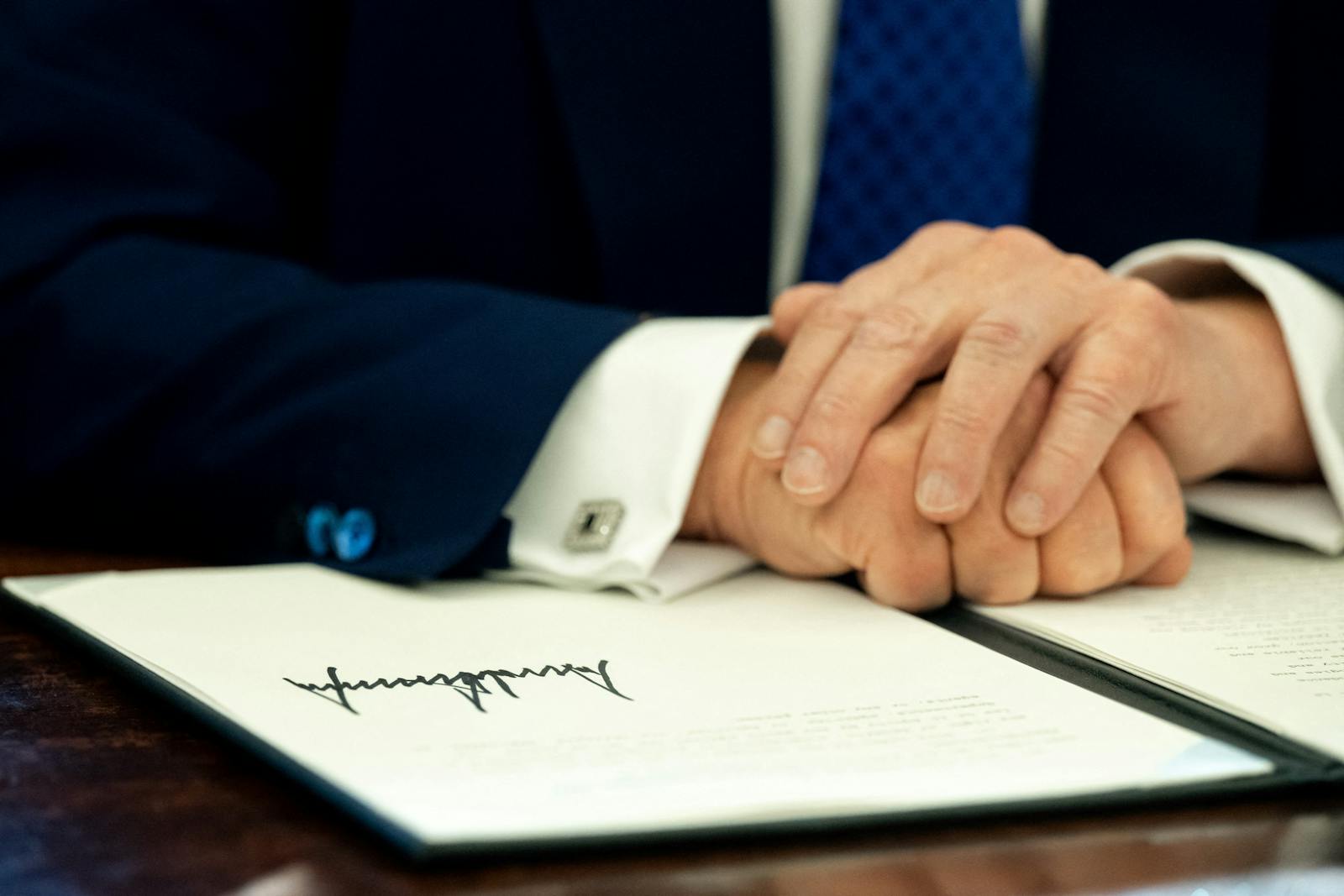 Cryptos surge as Trump signs executive order allowing the assets in 401(k)s thumbnail