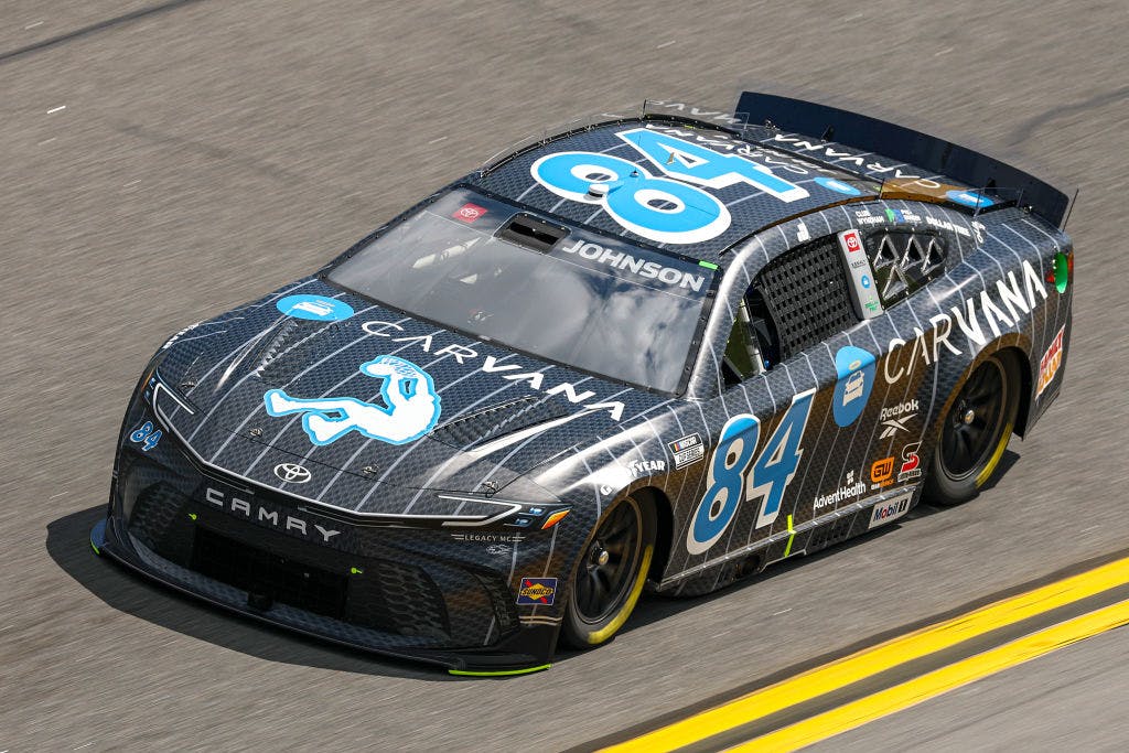 Carvana tumbles as weakness under the hood overshadows earnings beat thumbnail