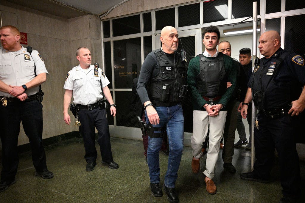 Healthcare companies massively upped their spending on executive security in 2024 thumbnail