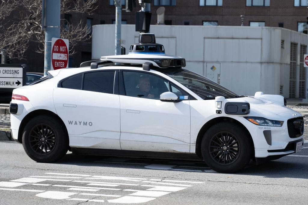 Uber and Waymo roll out driverless rides in Austin before Tesla thumbnail