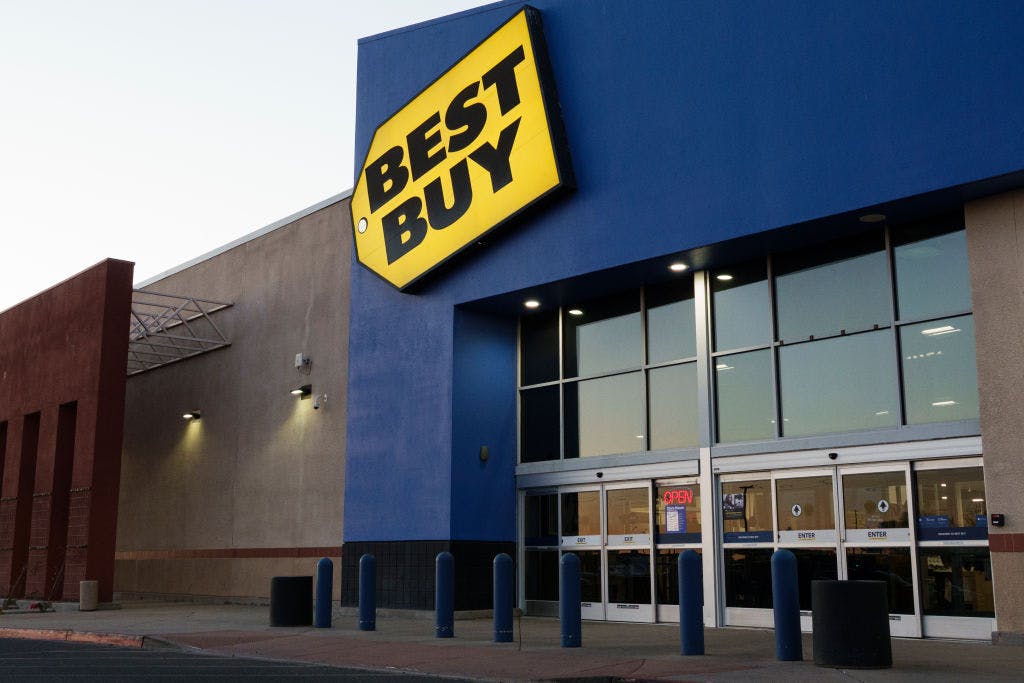  Best Buy ticks lower after posting mixed Q1 results and trimming its full-year outlook thumbnail