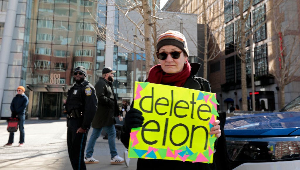 Today was Tesla’s worst day since 2020 thumbnail