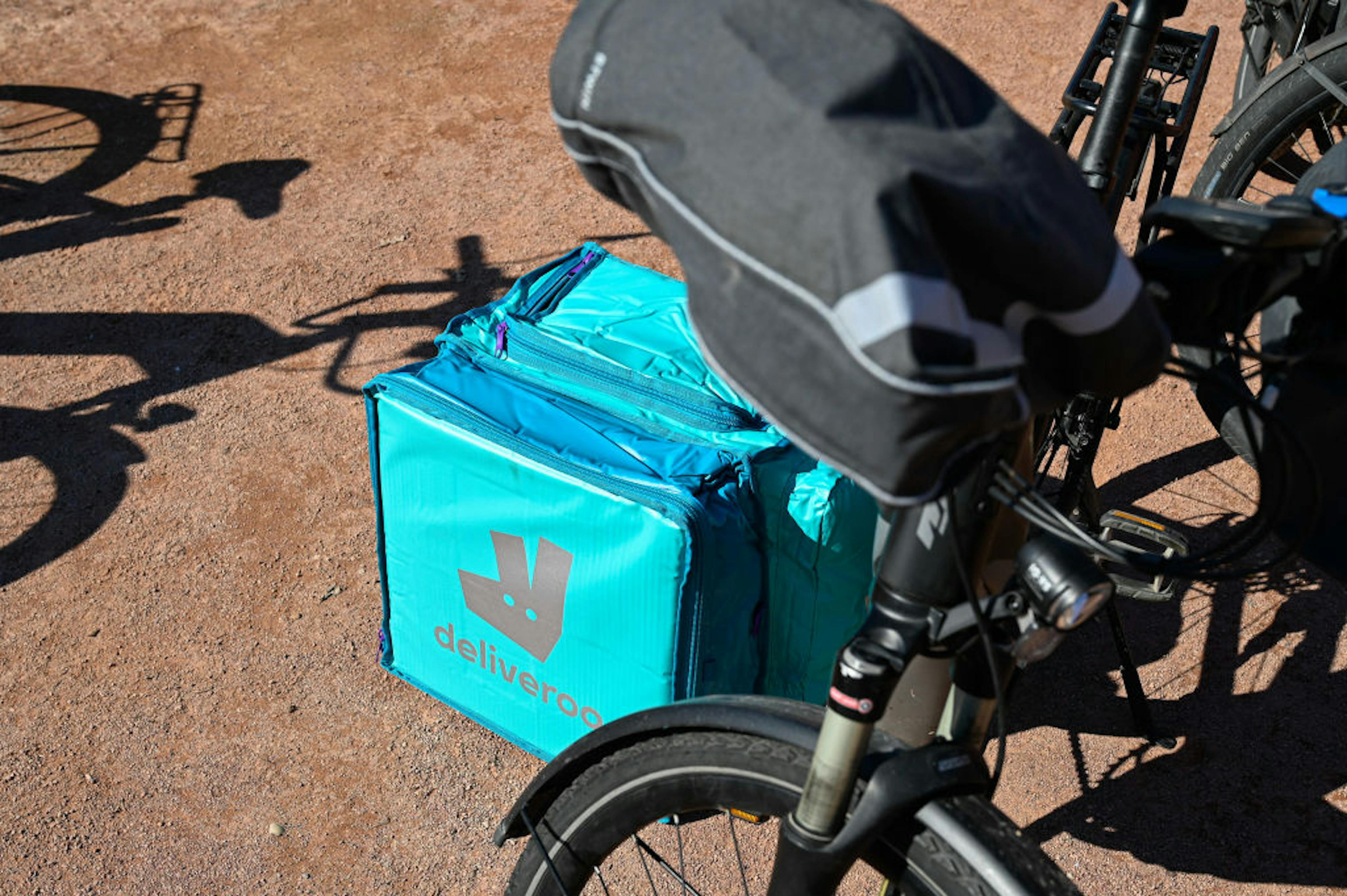FRANCE-MOBILIZATION-UBER-EATS-DELIVEROO-BICYCLE-DELIVERY-DRIVERS