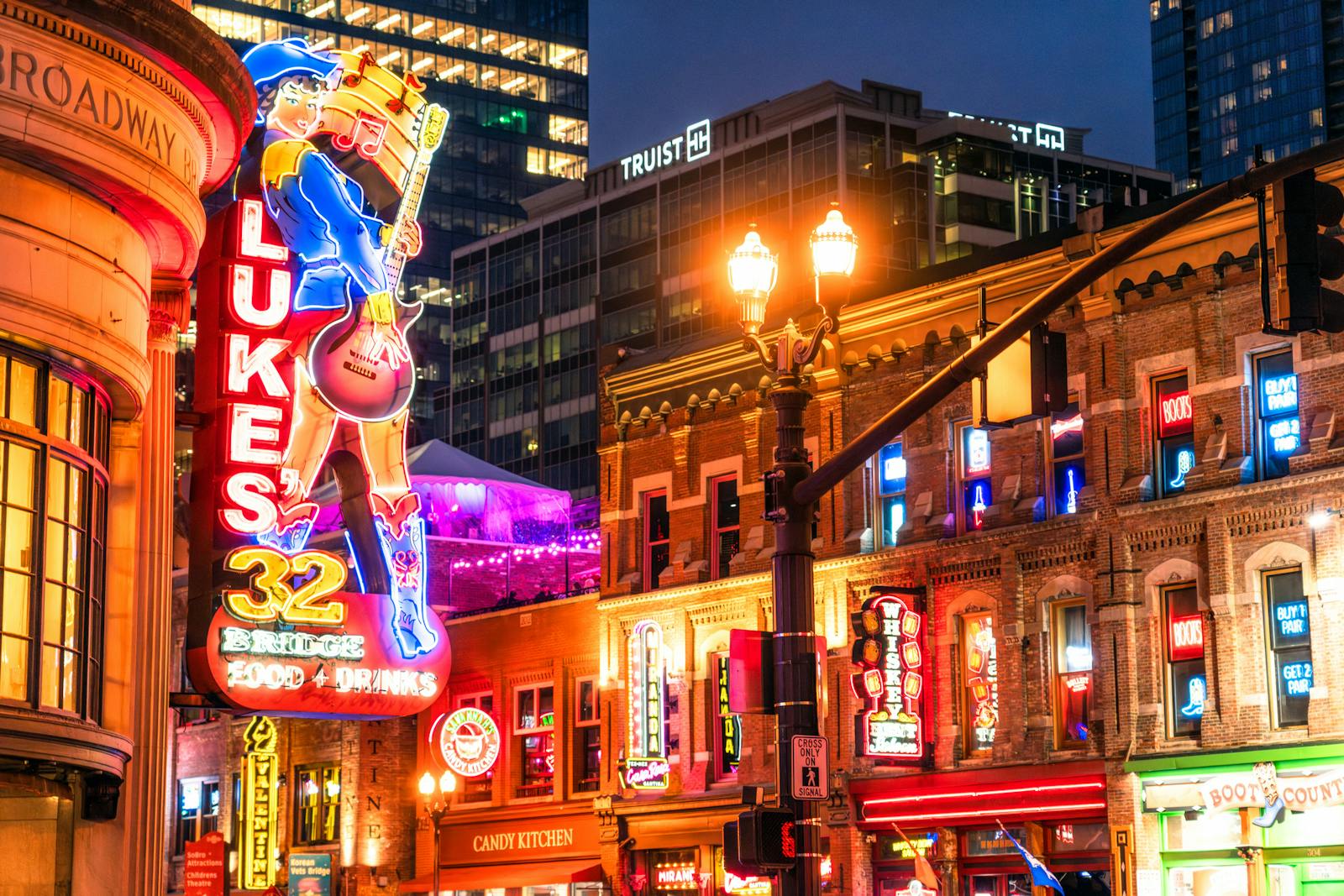 Nashville tops the list of Americans’ favorite US cities thumbnail