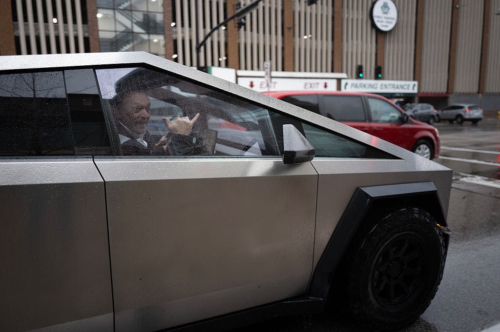 Tesla asks Trump not to repeal legal underpinning for carbon emissions rules thumbnail