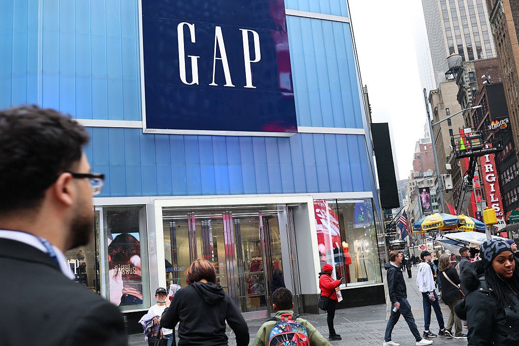 Gap sinks after warning of a $150 million hit to operating income from tariffs thumbnail